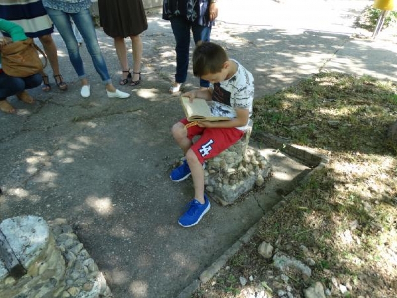 Центърът за обществена подкрепа в Свищов откри за пореден път детска паркова библиотека