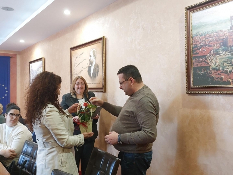 Кметът на Свищов поздрави лично представителите на социалните услуги в общината 