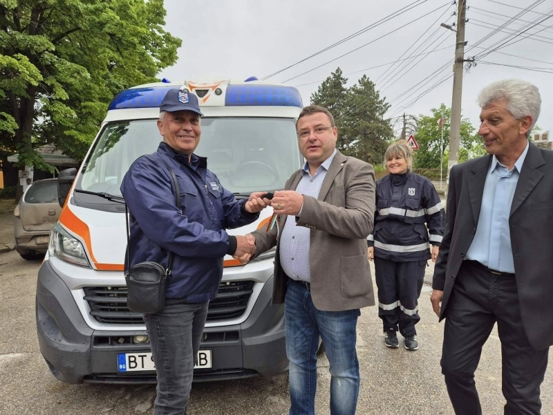 Кризисният център в село Овча могила получи нова линейка