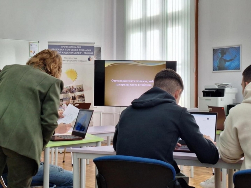Наследници на първото училище в България, в което се е преподавало счетоводство – днес учениците на Търговска гимназия  – Свищов учат чрез изкуствен интелект и интегриран STEM+B подход