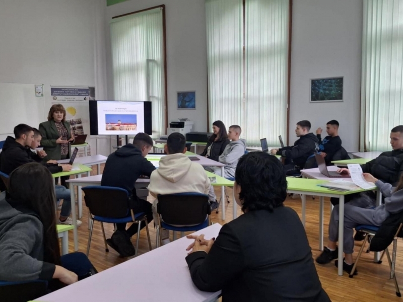 Наследници на първото училище в България, в което се е преподавало счетоводство – днес учениците на Търговска гимназия  – Свищов учат чрез изкуствен интелект и интегриран STEM+B подход