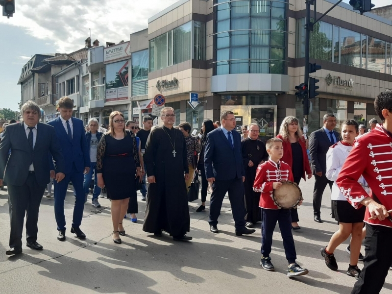 В Свищов тържествено бе отбелязан Денят на светите братя Кирил и Методий  