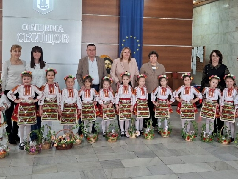Община Свищов посрещна лазарки от ДГ "Васил Левски"