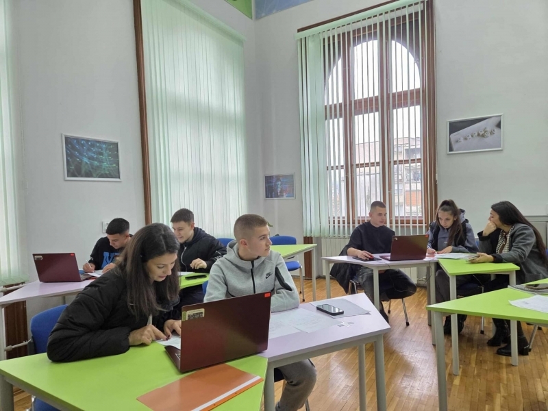 Наследници на първото училище в България, в което се е преподавало счетоводство – днес учениците на Търговска гимназия  – Свищов учат чрез изкуствен интелект и интегриран STEM+B подход