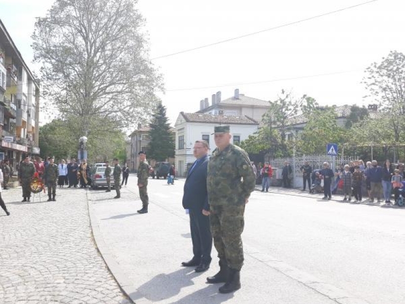 Свищов се преклони пред паметта на загиналите български воини