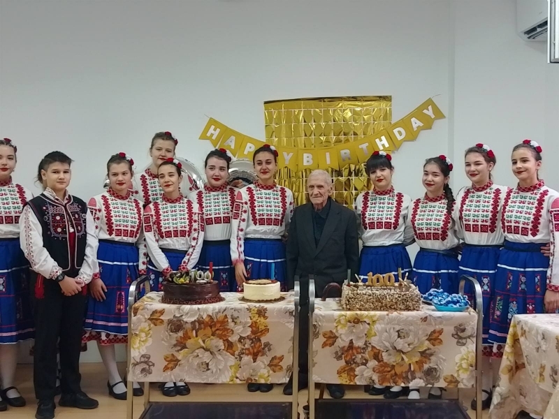 Столетникът Блажо Стоилов Георгиев отпразнува своя юбилей обграден с много внимание в ДСХ "Мария Луиза"