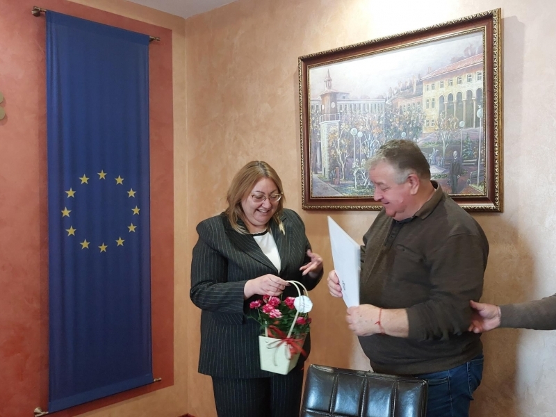 Кметът на Свищов поздрави лично представителите на социалните услуги в общината 