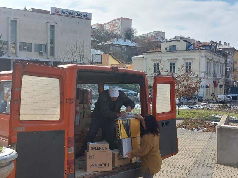 За броени часове жителите на Свищов събраха и изпратиха бус с продукти от първа необходимост за бедстващите турски граждани 