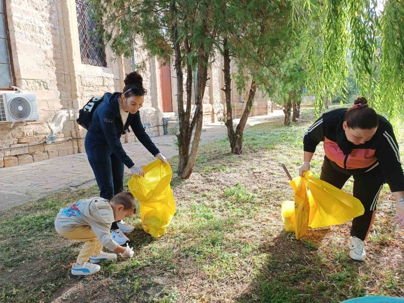350 жители на Свищов взеха участие в кампанията "Да изчистим България заедно" 