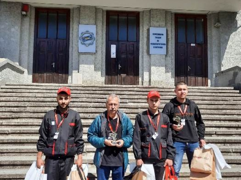 Ученици от СПГ „Алеко Константинов“ се отличиха в Националния кръг на състезанието "Най-добър млад автомонтьор и водач на МПС" 