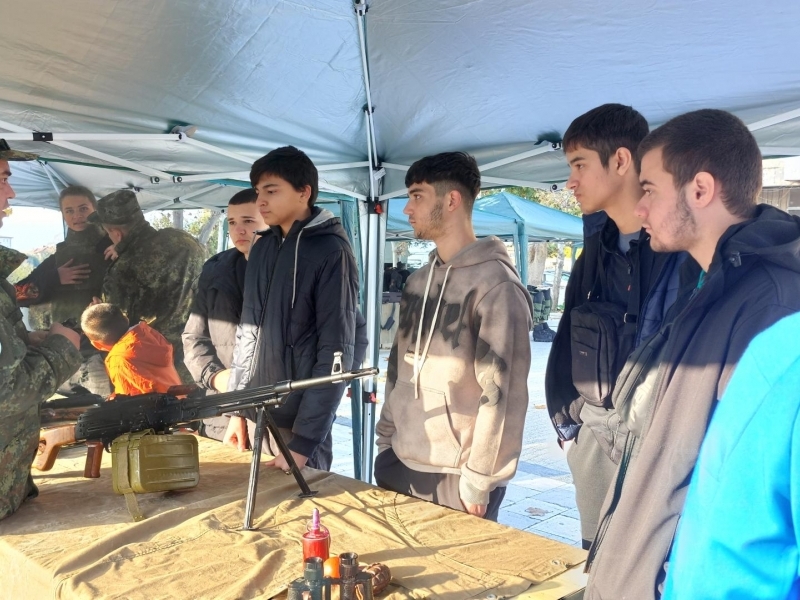  В Свищов се проведе кампания за популяризиране на военната професия и привличане на млади хора в нея 