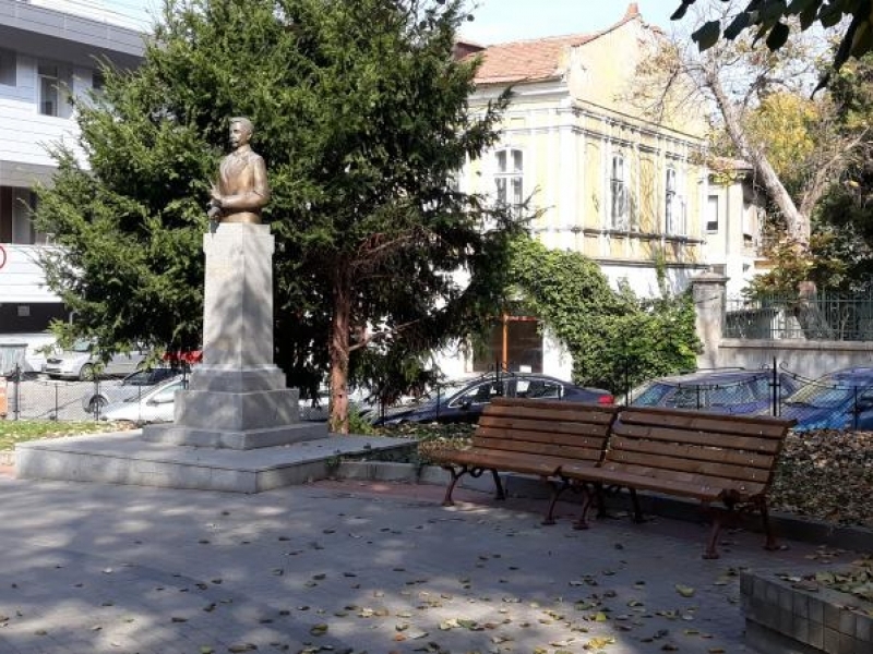 Подновена е голяма част от мебелировката на общодостъпните паркови пространства в Свищов