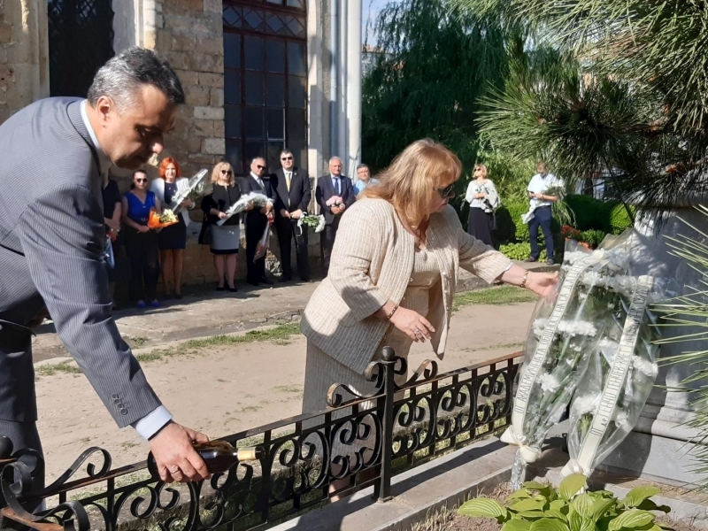 В Свищов тържествено бе отбелязан Денят на светите братя Кирил и Методий  