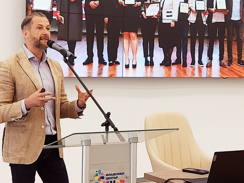 Форумът „ПАНОРАМА НА ОБРАЗОВАНИЕТО – СВИЩОВ 2026“ представи възможностите за обучение след VII клас 