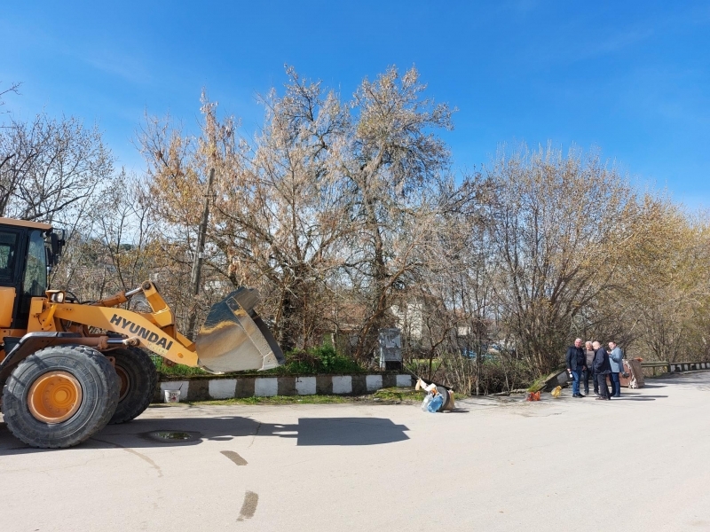 В свищовското село Ореш започна спешен авариен ремонт за укрепване на улица „Главна“    