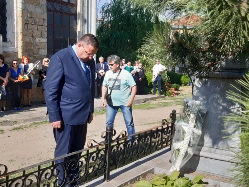 В Свищов тържествено бе отбелязан Денят на светите братя Кирил и Методий  