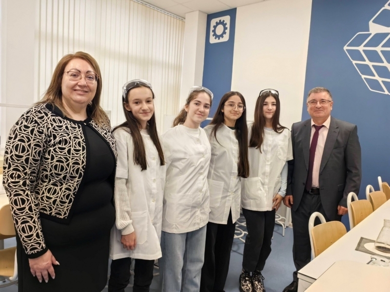 СУ „Николай Катранов“ откри СТЕМ център по природни науки, математика и информатика 