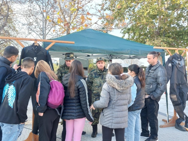  В Свищов се проведе кампания за популяризиране на военната професия и привличане на млади хора в нея 