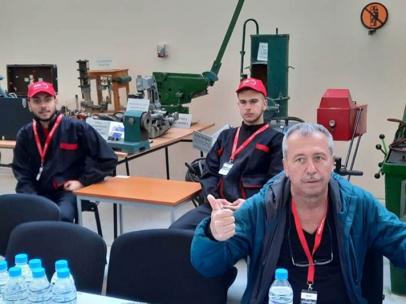 Ученици от СПГ „Алеко Константинов“ се отличиха в Националния кръг на състезанието "Най-добър млад автомонтьор и водач на МПС" 