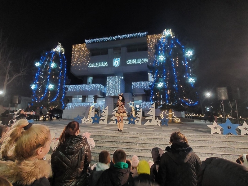Коледните светлини грейнаха в  Свищов 