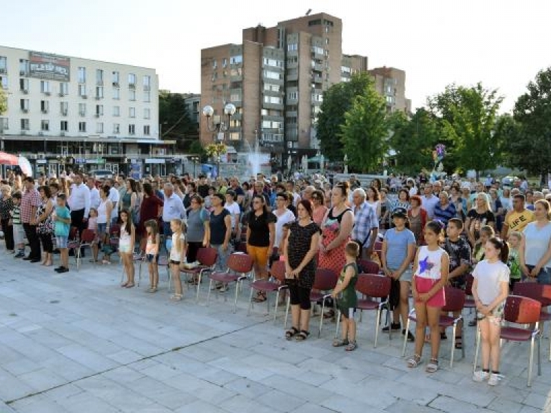 ПРИКЛЮЧИХА ТЪРЖЕСТВАТА ПОСВЕТЕНИ НА 144 ГОДИНИ ОТ ОСВОБОЖДЕНИЕТО НА СВИЩОВ