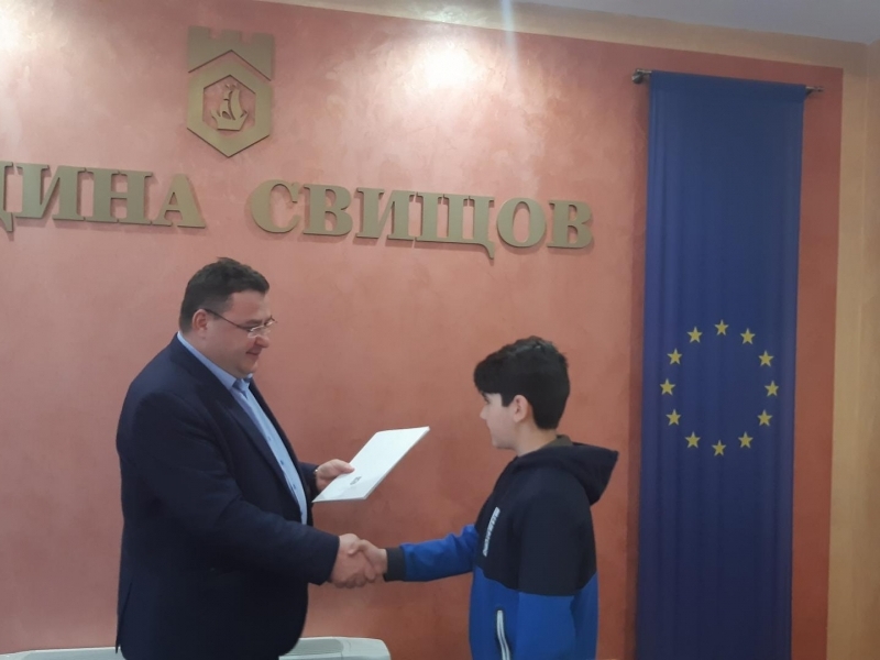 СКХТФ „Дунав“ – Свищов получи почетни грамоти от кмета на Свищов за достойно представяне на Държавни първенства по хокей в зала 