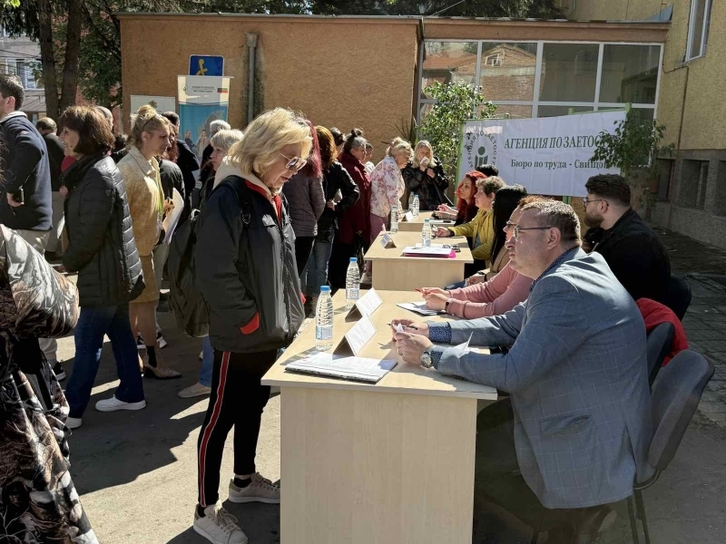 Кметът на Свищов взе участие в трудова борса организирана от Дирекция "Бюро по труда" 