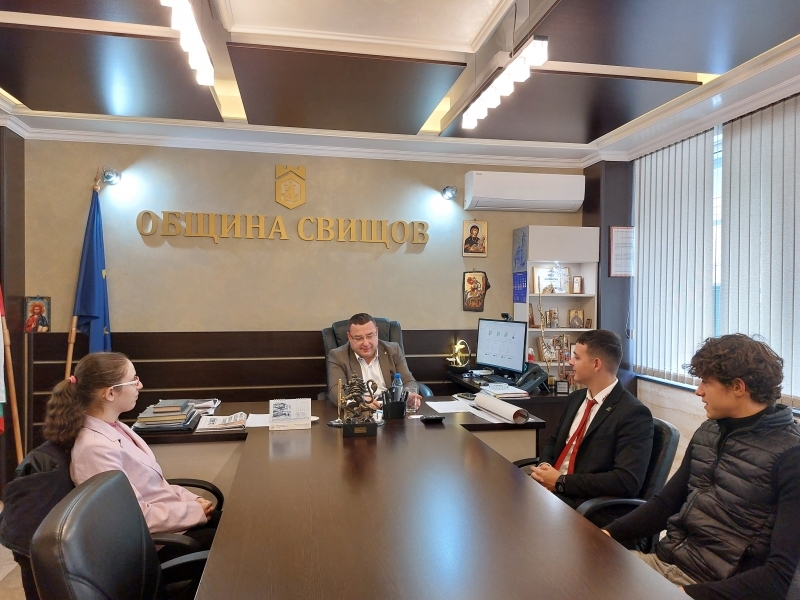 С подкрепата на Младежки център в Свищов бе реализирана инициативата „МЕНИДЖЪР ЗА ЕДИН ДЕН“